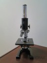 Microscópio Monocular utilizado pela Divisão de Biologia Vegetal, na década de 1940.