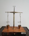 Balança para equilíbrio de tubo de centrífuga utilizado pelo Setor de Química Geral, na década de 1940.