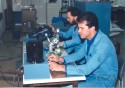 Funcionários trabalhando no Laboratório de Metal-Mecânica do Tecpar, unidade CIC. 
